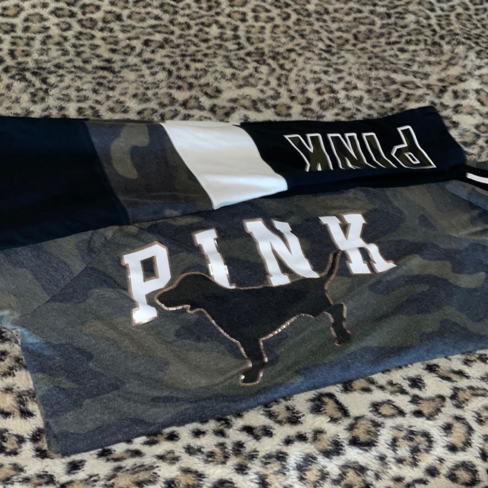 Camo vs pink yoga pants & tee